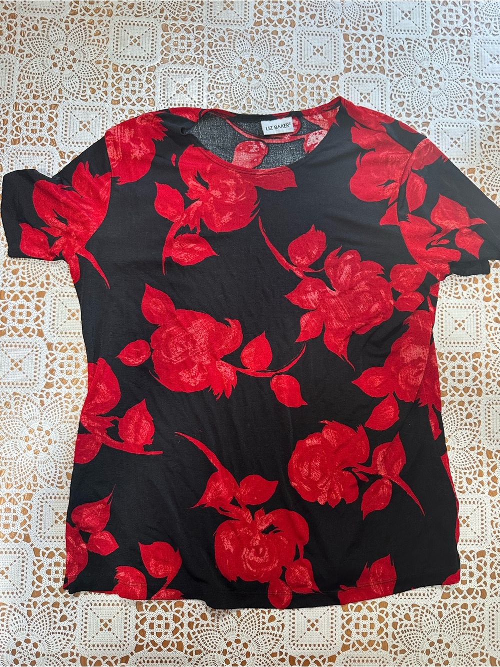 Liz Baker Black Red Floral Short Sleeve Top Estimated Medium
